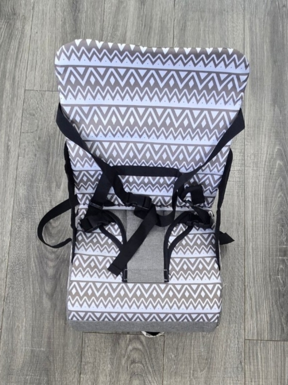 Dreambaby Grab N Go Portable Booster Seat Grey ZigZag Travel Chair Like New